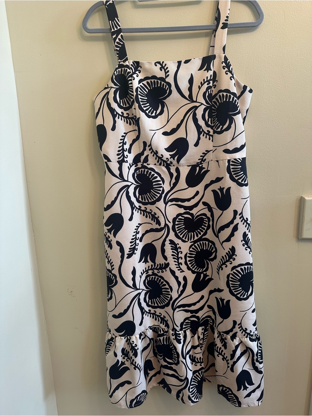 Ann Taylor Beige and Black Floral A-Line Dress with Ruffle at Bottom Size 8